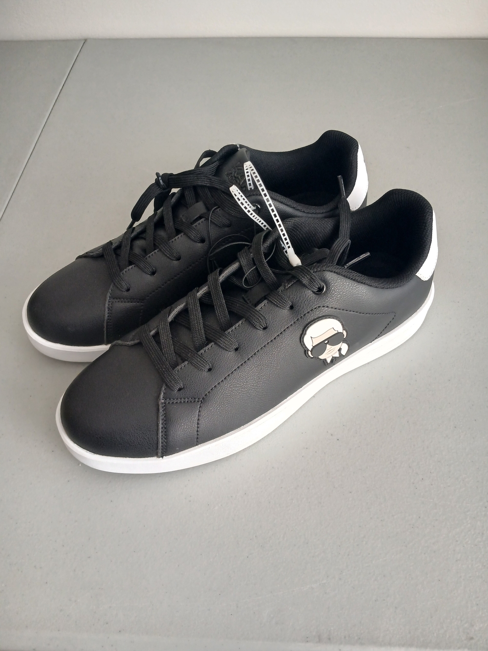 Black & White Cyro Low-Top Lace Up Leather Sneaker 10.5 New! Karl Lagerfeld NWOT